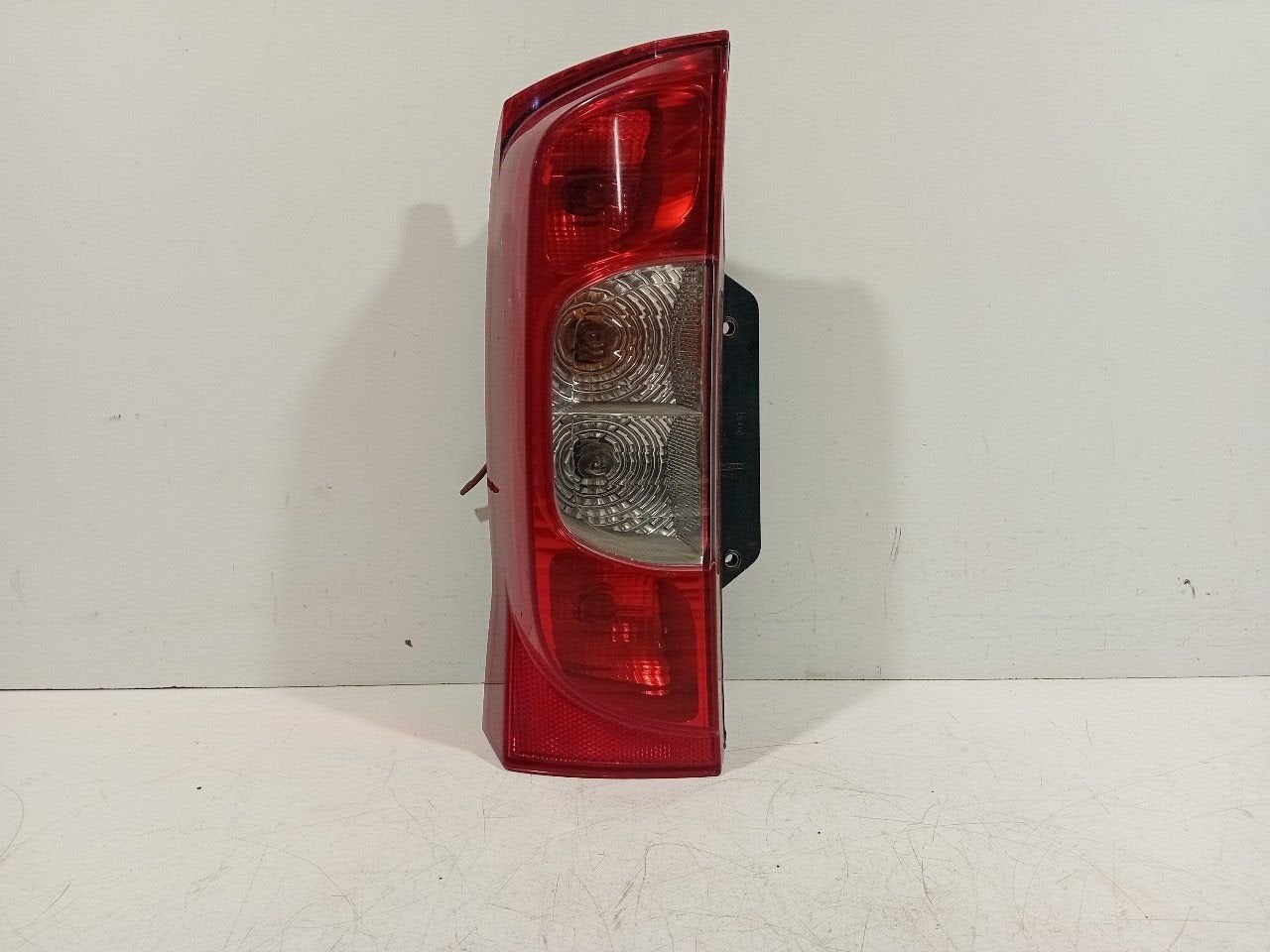 Achterlicht links buiten Peugeot Bipper, Onderdelen@venauto.nl, Van der Ven Autorecycling B.V., Ettenseweg 76, 4706 PB Roosendaal, The Netherlands