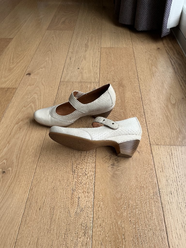 Schoenen beige hush puppies, Kleding | Dames, Schoenen, Beige, Dansschoenen, Ophalen of Verzenden, Zo goed als nieuw
