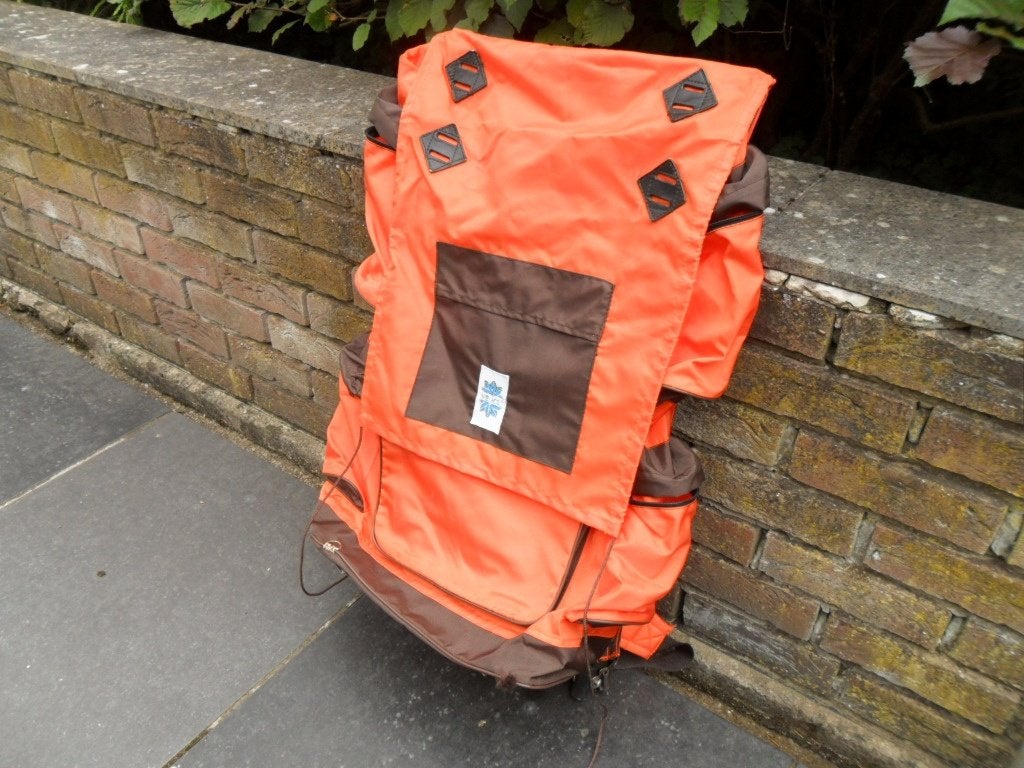 Sac à dos orange nombreuses poches pour randonnées ou voyage, Enlèvement