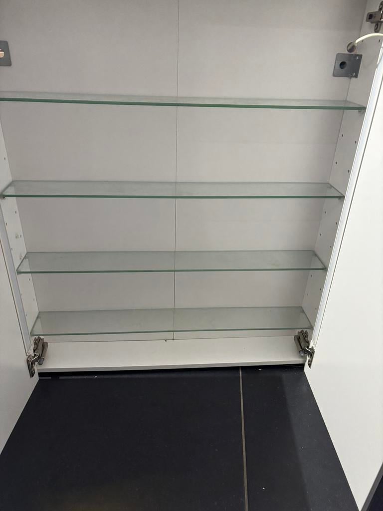 Te koop hangkast met verlichting, Ophalen of Verzenden, Zo goed als nieuw