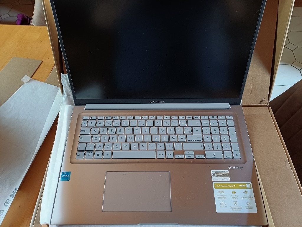 ASUS Vivobook 17", Asus, 17 pouces ou plus, Comme neuf, 4 Ghz ou plus