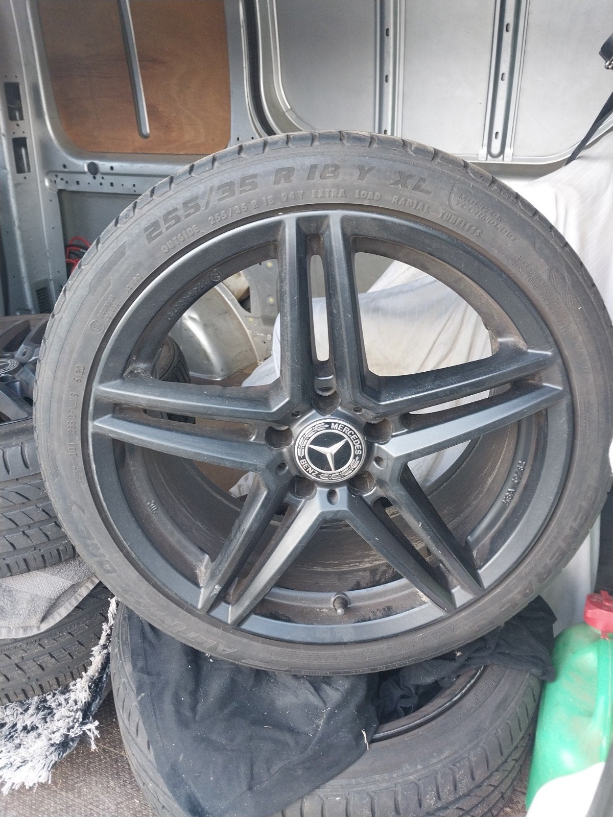 4 Mercedes velgen met goede banden, Autos : Pièces & Accessoires, Pneus & Jantes, Pneus été, Pneu(s), Enlèvement, 235 mm