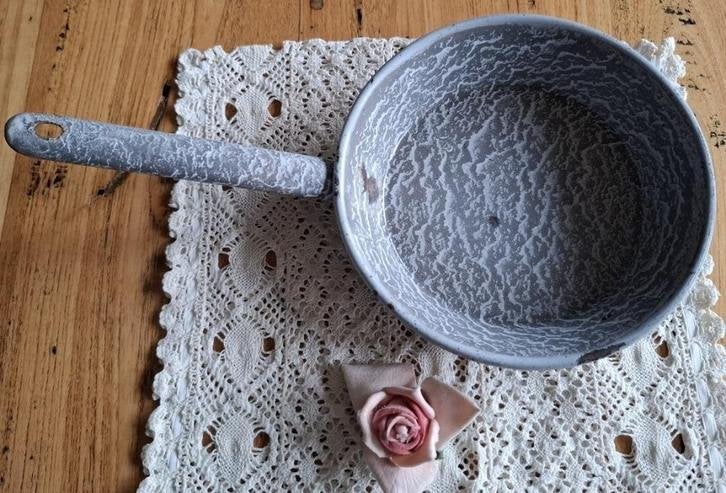Kleine brocante grijs gewolkte koekepan, Enlèvement ou Envoi