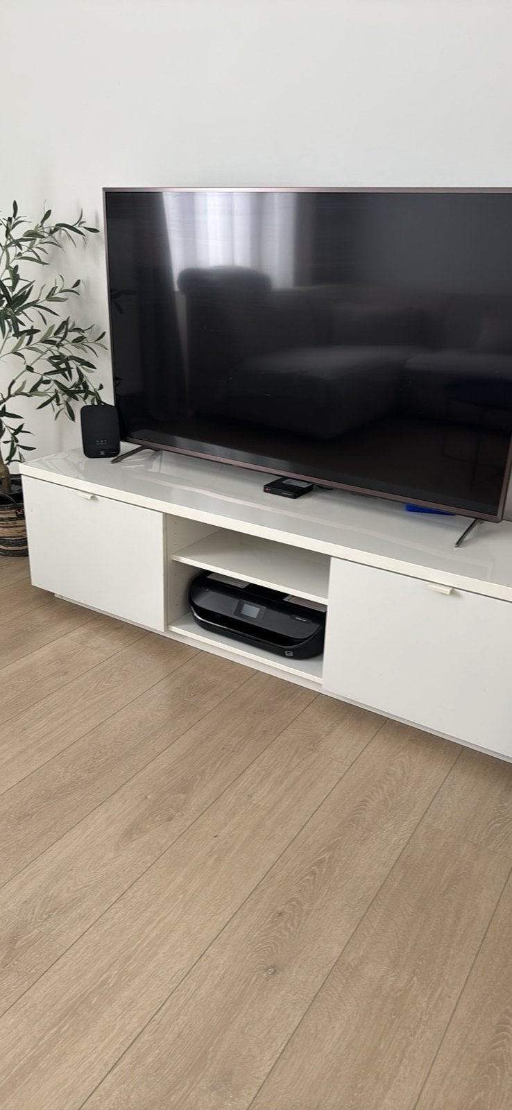 Ikea Byas model wit tv-meubel, Huis en Inrichting, Ophalen, Zo goed als nieuw