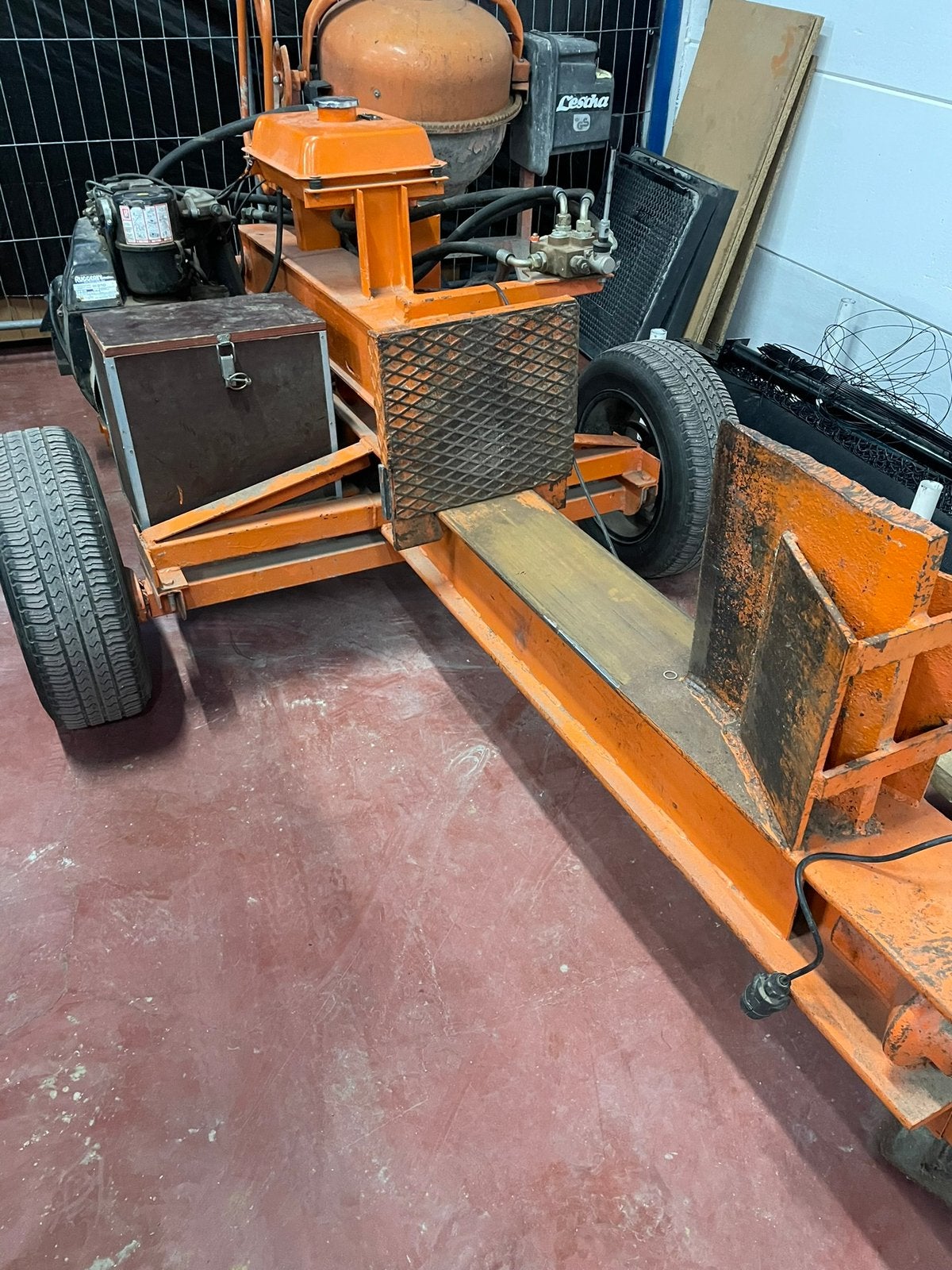 Hout kliever dieselmotor, Enlèvement