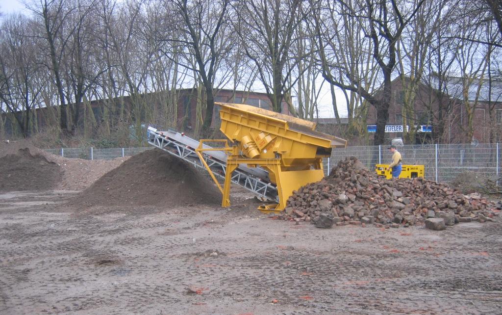 Dubbeldecks zeefmachine te koop 400V, met afvoerband, Gent