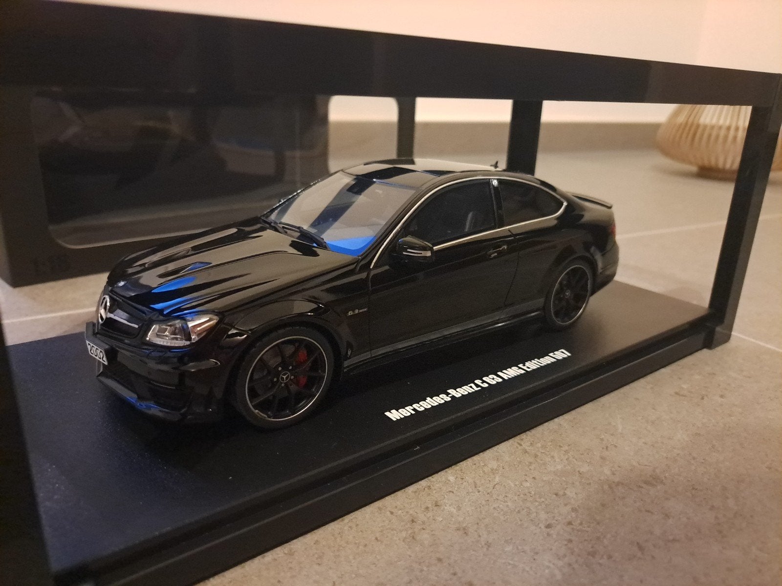 Mercedes Benz C63 W204 Asia Edition GT SPIRIT 1/18 Neuve, Enlèvement ou Envoi, Neuf, Voiture, Autres marques