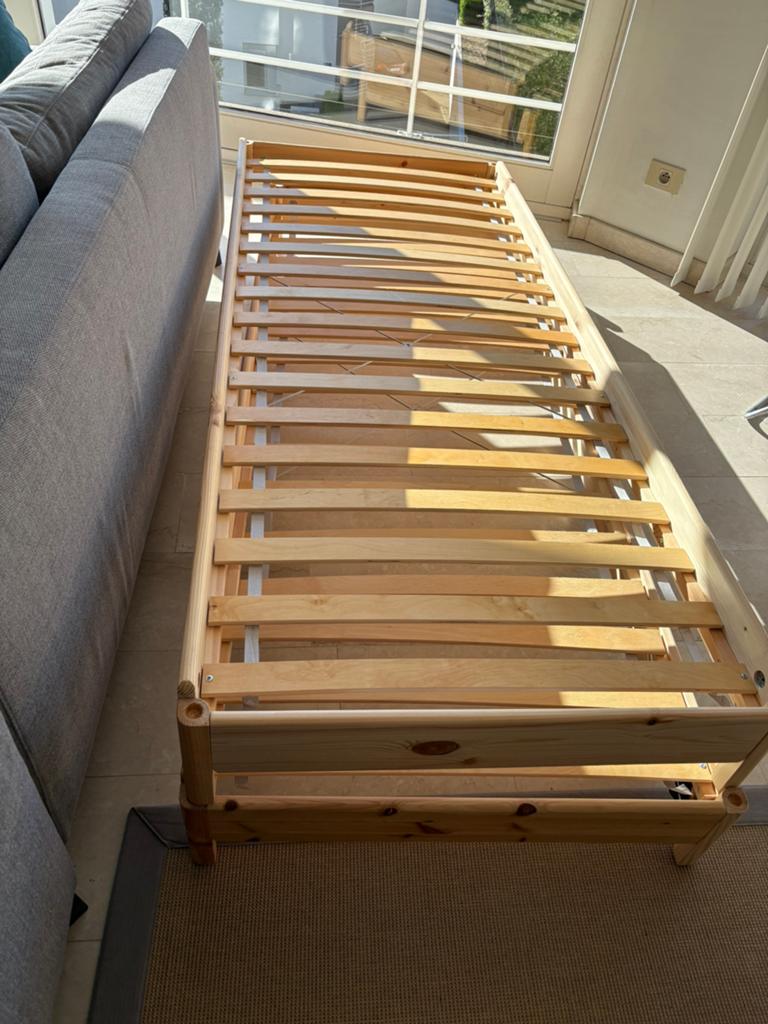 2 stapelbare bedjes Ikea 80 x 200 cm, Ophalen, Zo goed als nieuw, 200 cm
