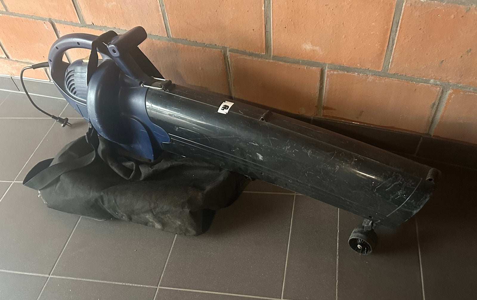 Bladblazer en zuiger in één , in perfecte staat, Tuin en Terras, Ophalen, Zo goed als nieuw