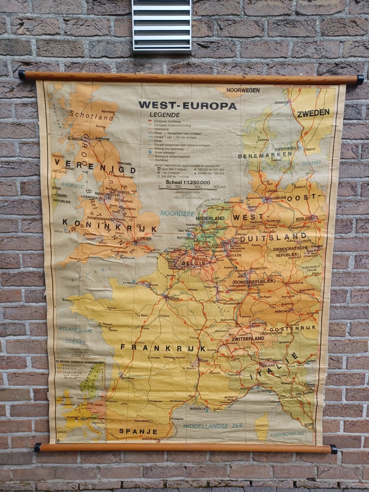 Antieke schoolkaart West Europa, Ophalen
