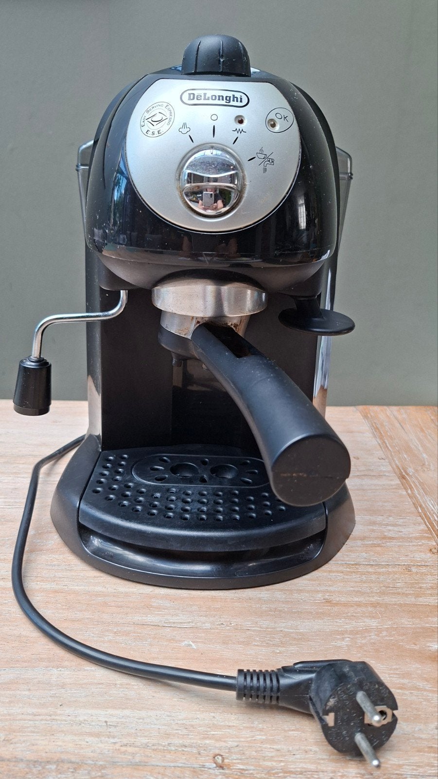 DeLonghi EC 201.CD.B - Pistonmachine zwart, Café moulu, Machine à espresso, Réservoir d'eau amovible, 2 à 4 tasses