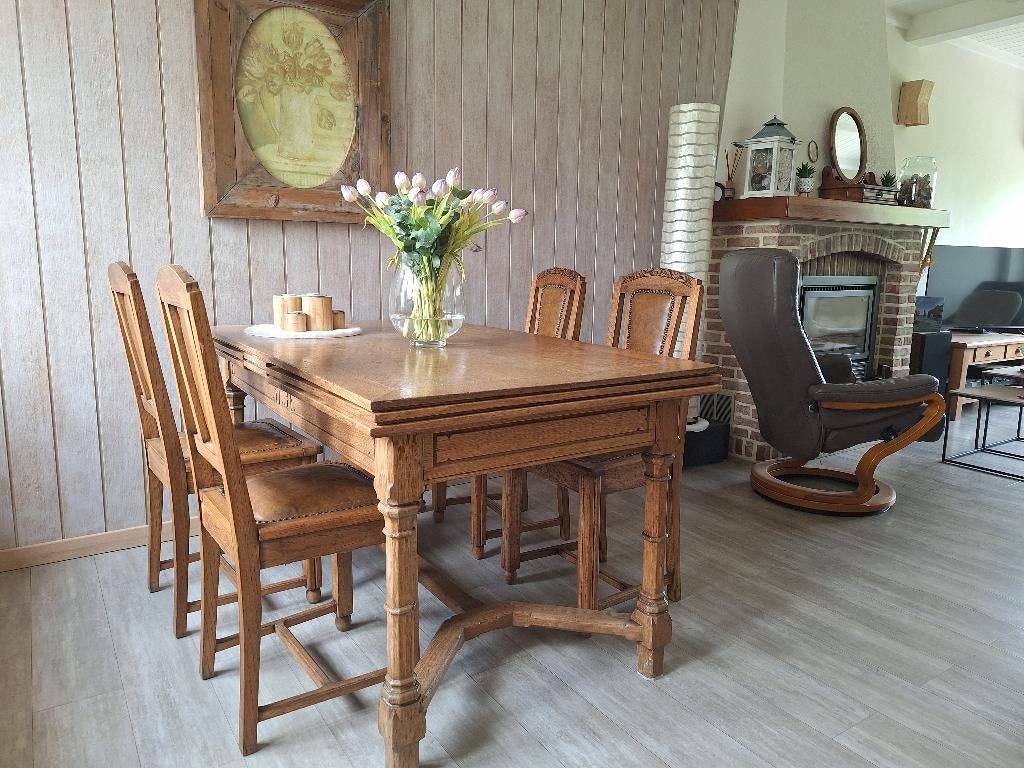 Antiek eiken tafel met stoelen, Enlèvement