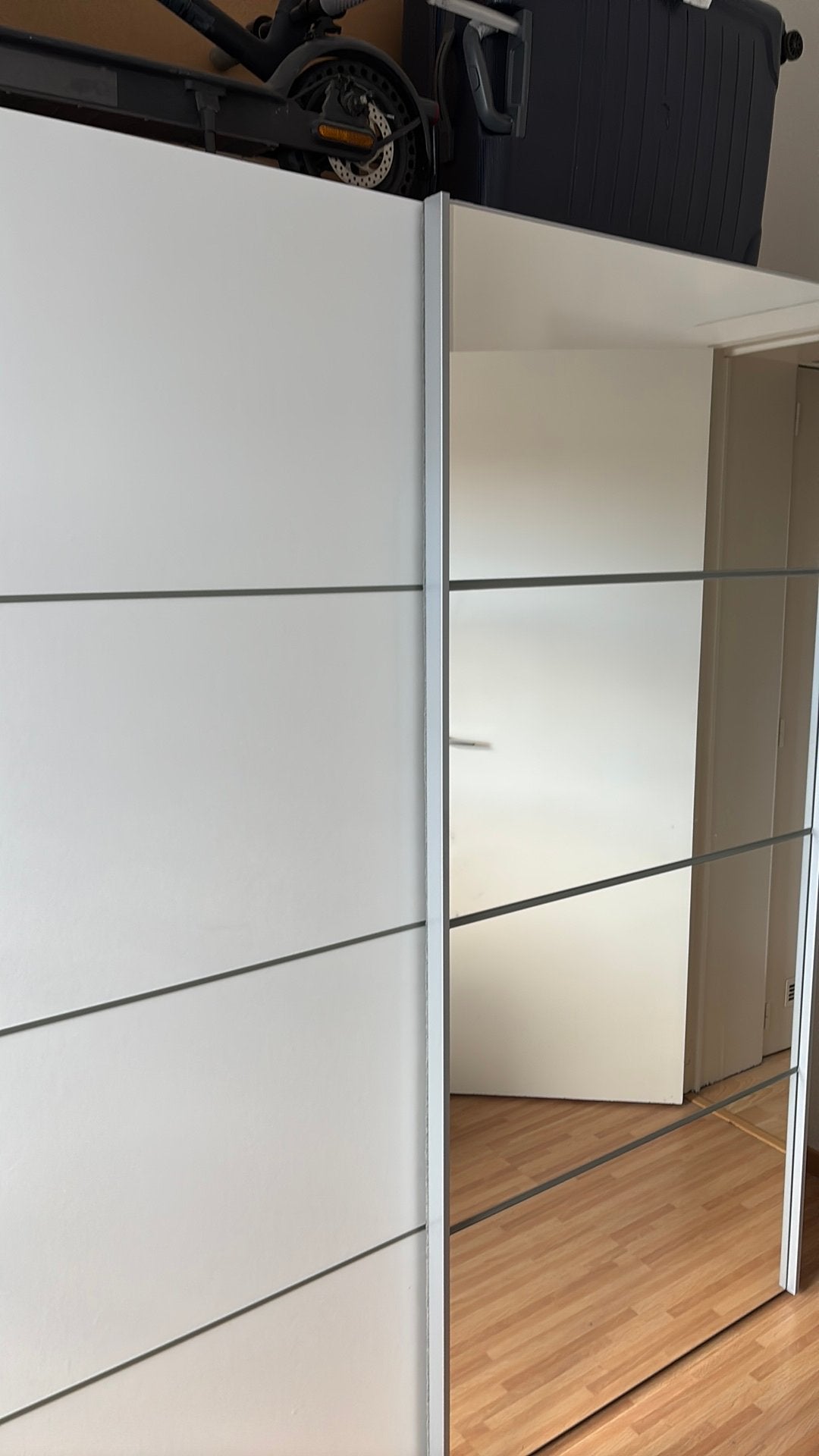 Grande armoire et penderie, Enlèvement, Comme neuf