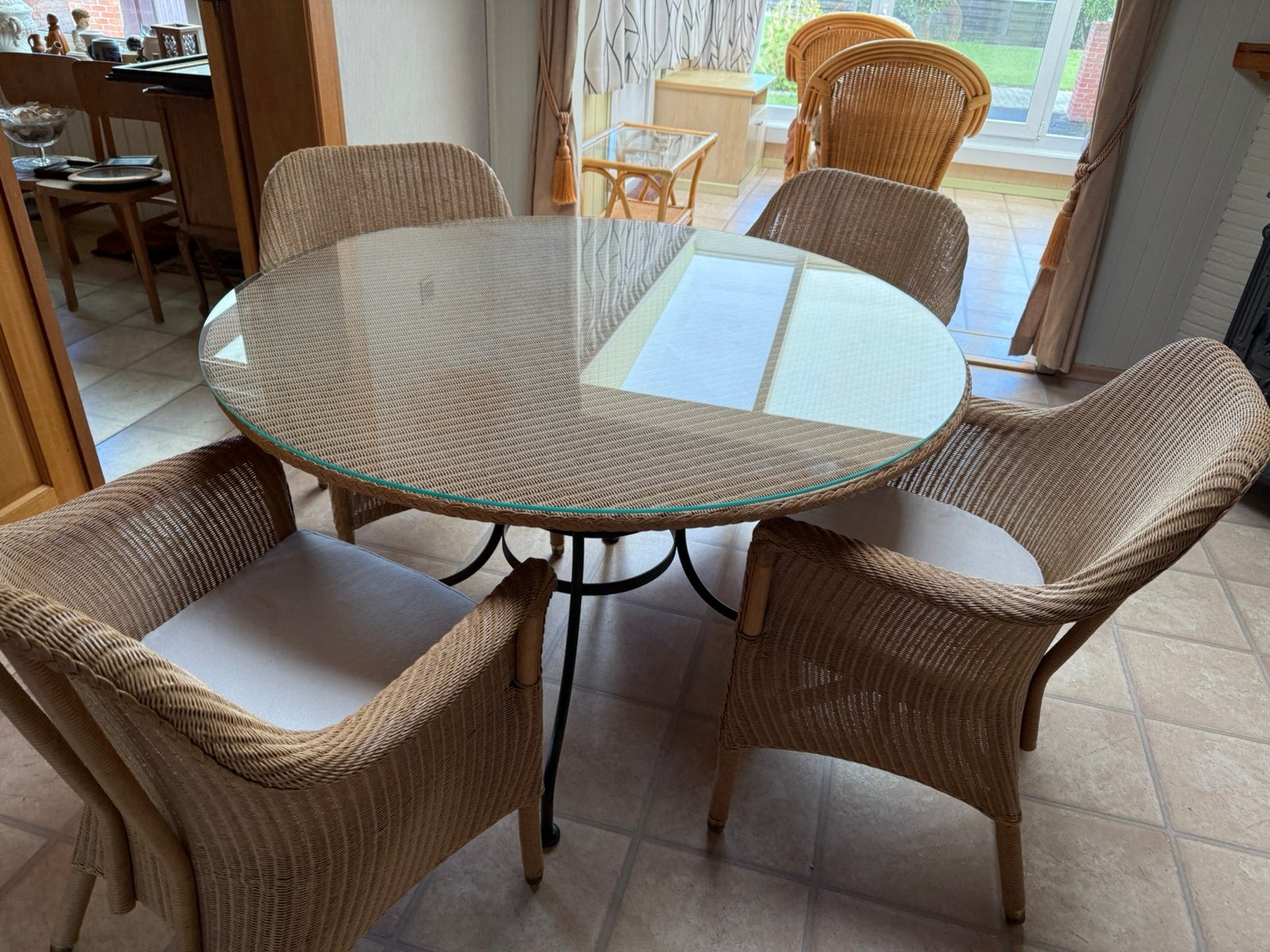 tafel met glazen tafel en ijzere poten stevige tafel en4 sto, Enlèvement, Comme neuf