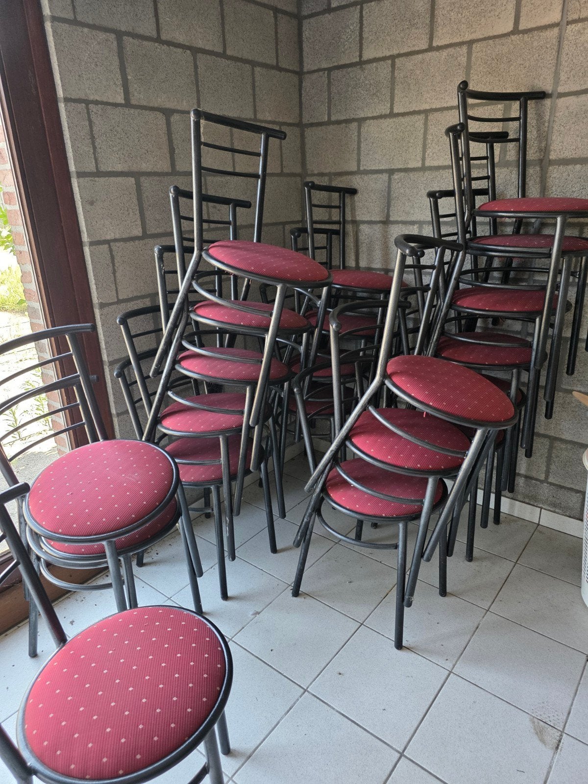 21x identieke stoelen, Huis en Inrichting, Ophalen