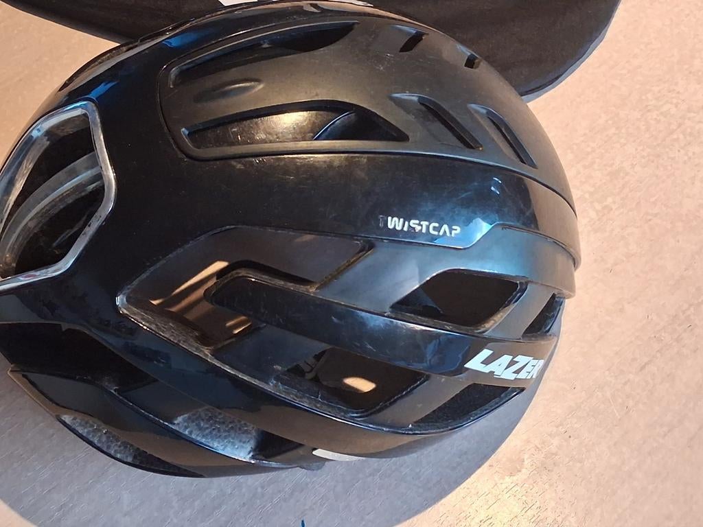 Racefiets helm of sporthelm met rode verlichting, Fietsen en Brommers, Ophalen, Lazer, Zo goed als nieuw, L
