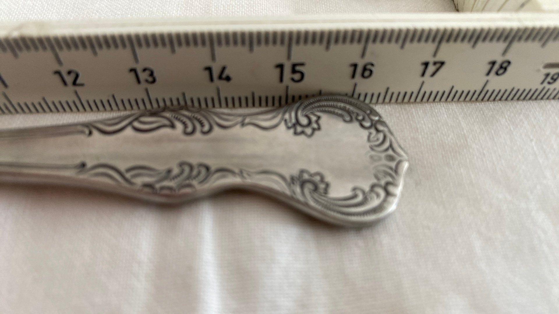 Gero zilmeta delen van bestek 528 Menuet., Ophalen