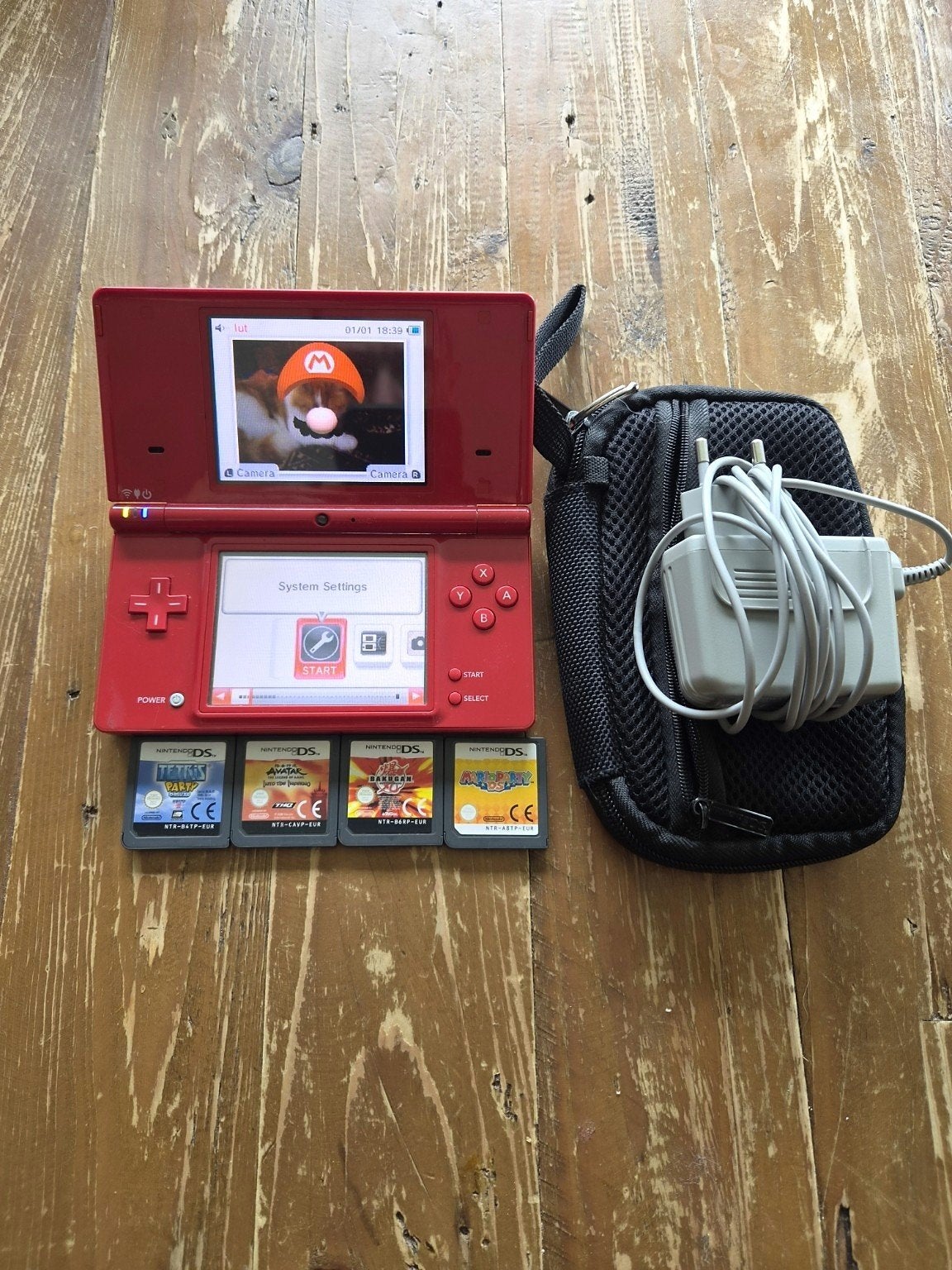 Rode Nintendo DSi XL met 4 spellen, oplader en hoesje, Consoles de jeu & Jeux vidéo, Enlèvement ou Envoi
