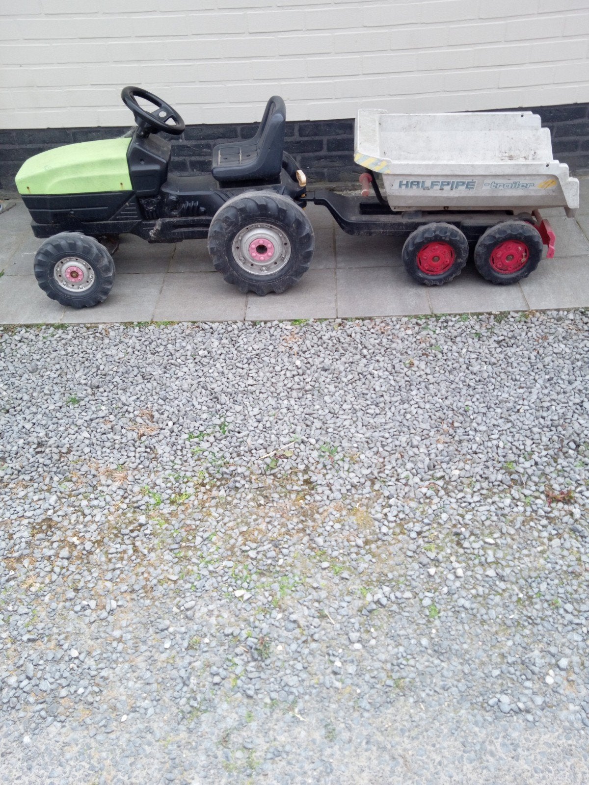 Kindertraktor, Enlèvement