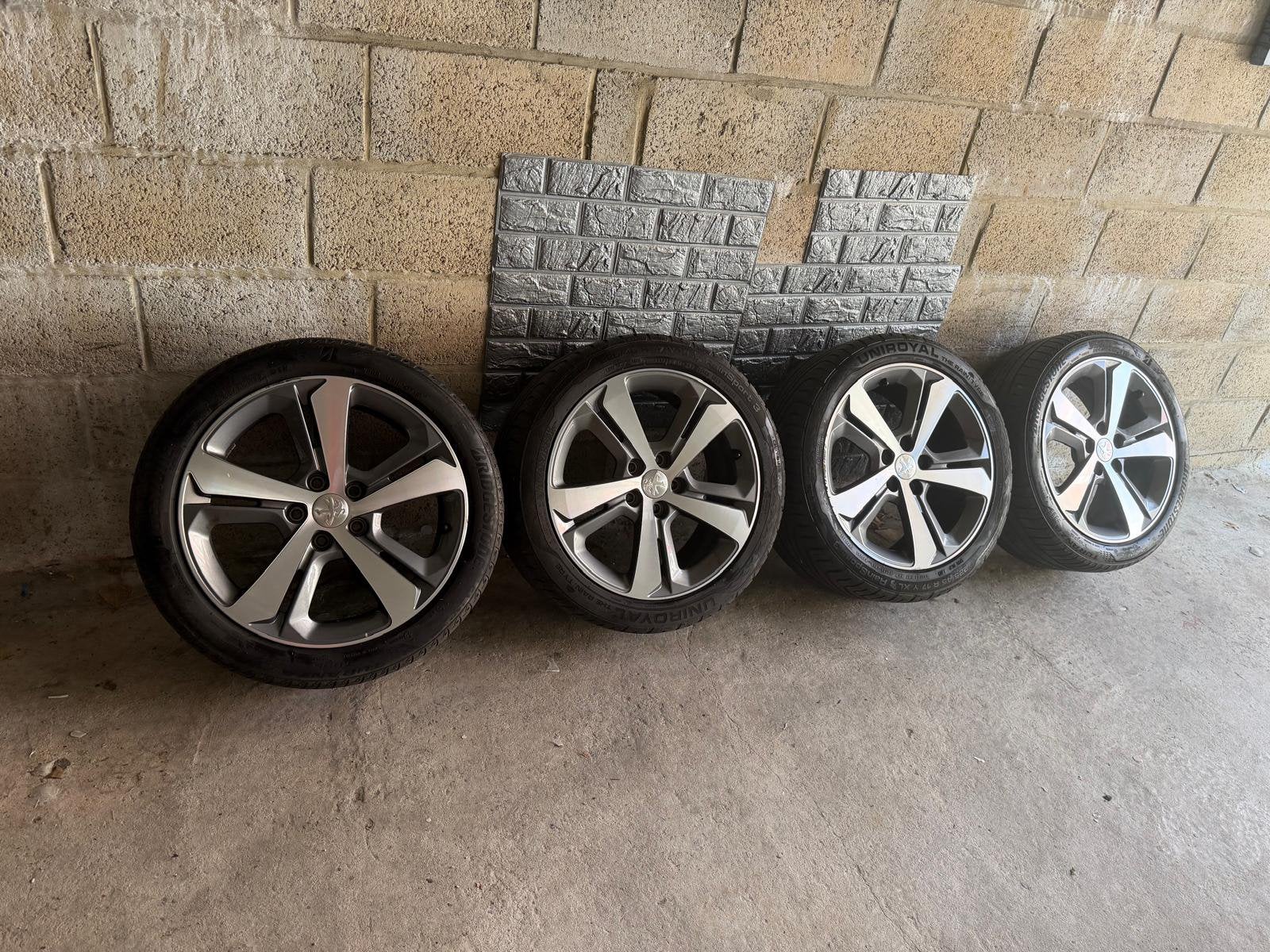 orginele Peugeot velgen met banden 225.45.17, Auto-onderdelen, Ophalen, Band(en)