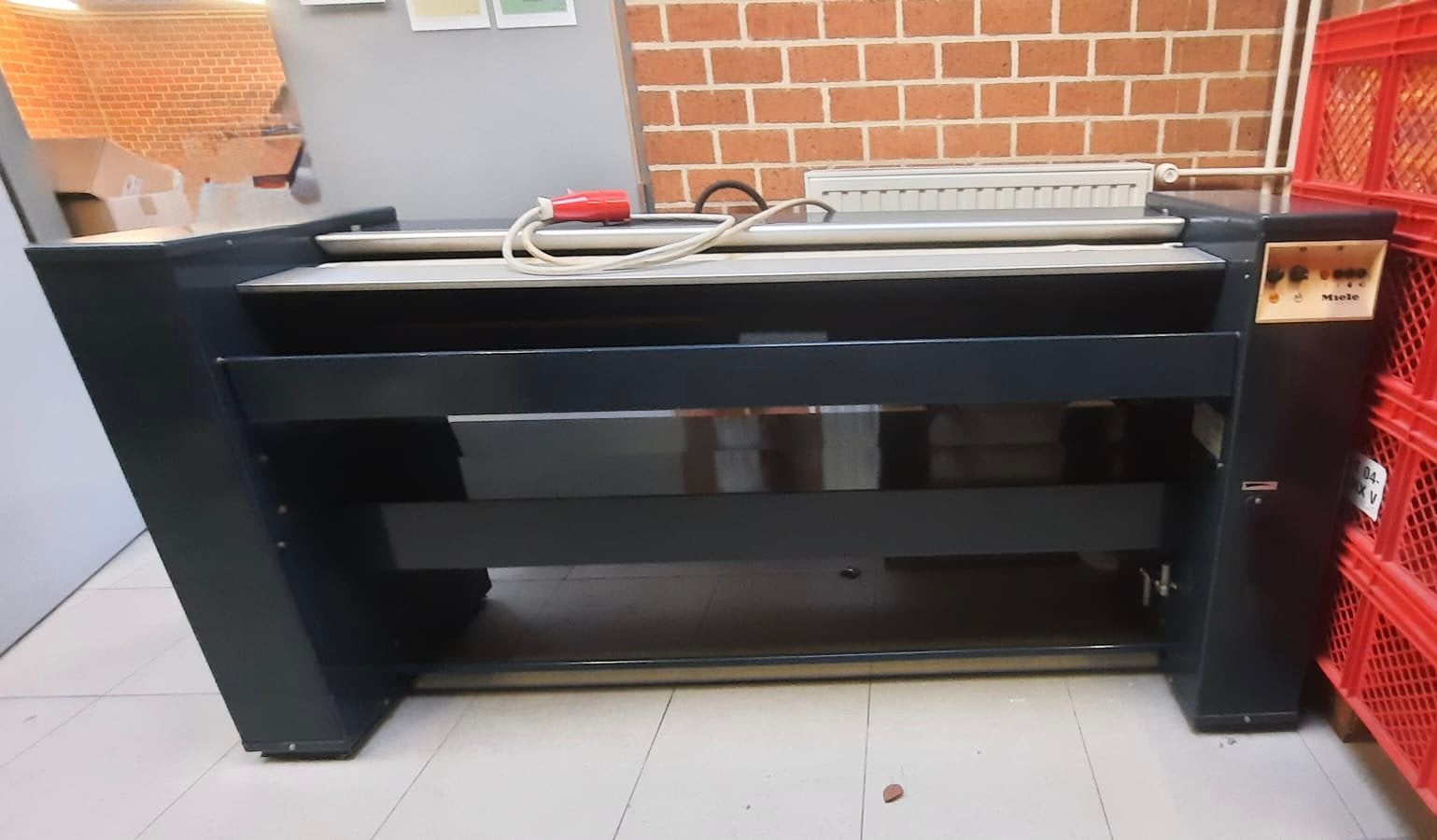 Strijkrol Miele (Sint-Niklaas), Elektronische apparatuur, Strijkijzers en Strijkplanken, Ophalen, Gebruikt