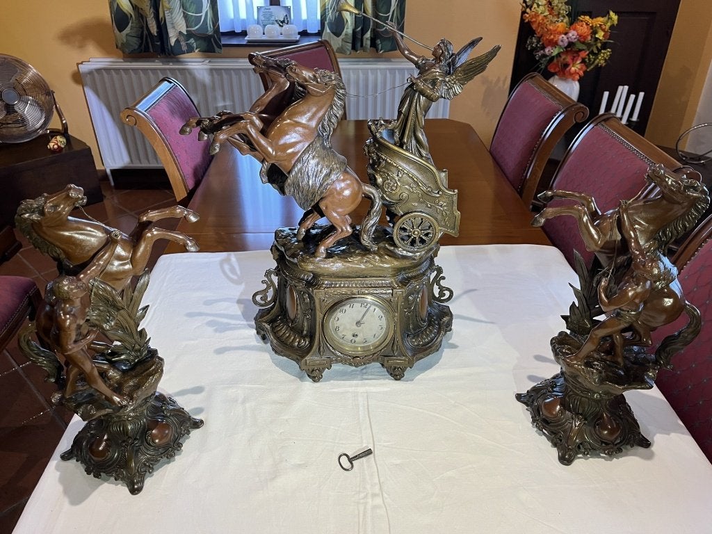 garniture de cheminée horloge chevaux ensemble de 3 pièces, Antiquités & Art, Enlèvement