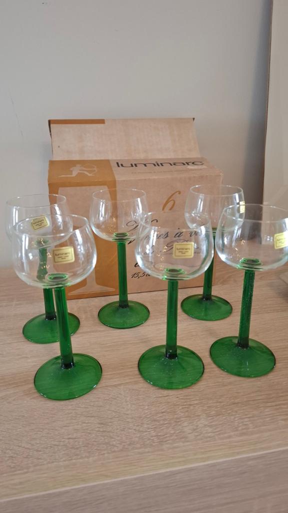 6 verres a vin blanc  Luminarc année  1980, Ophalen