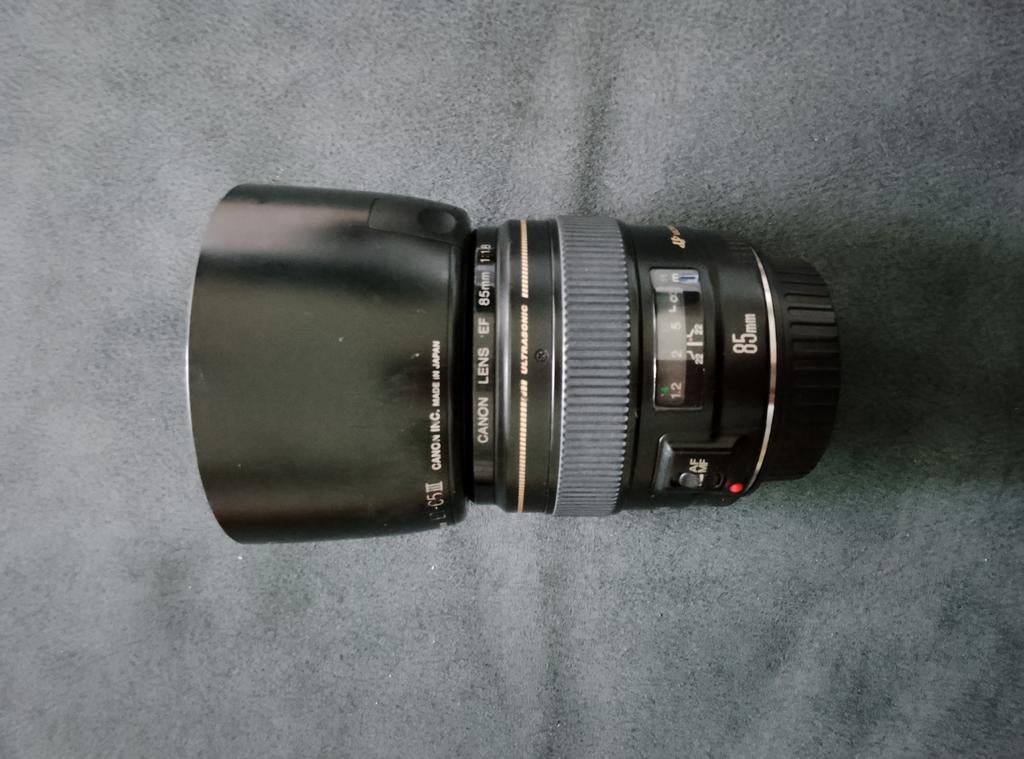 Canon EF 85mm f/1.8 USM
, originele zonnekap, Ophalen of Verzenden, Zo goed als nieuw, Standaardlens