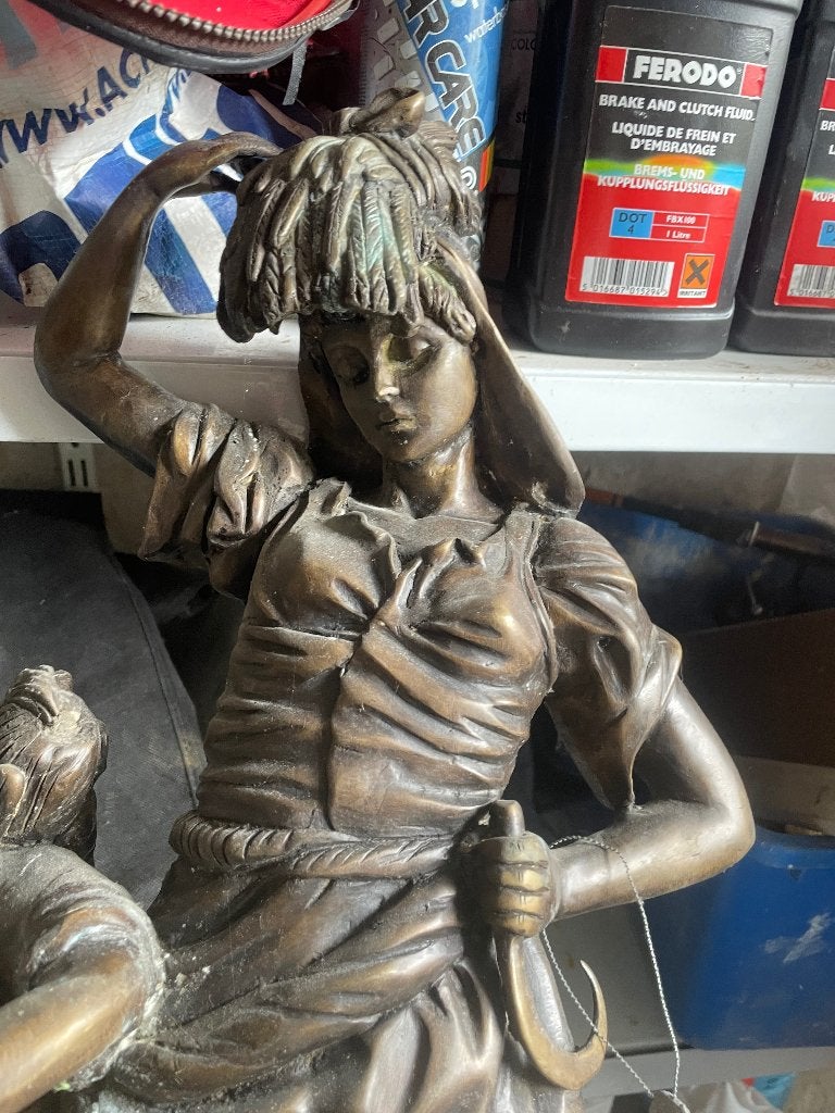 Statue de bronze, Enlèvement, Bronze