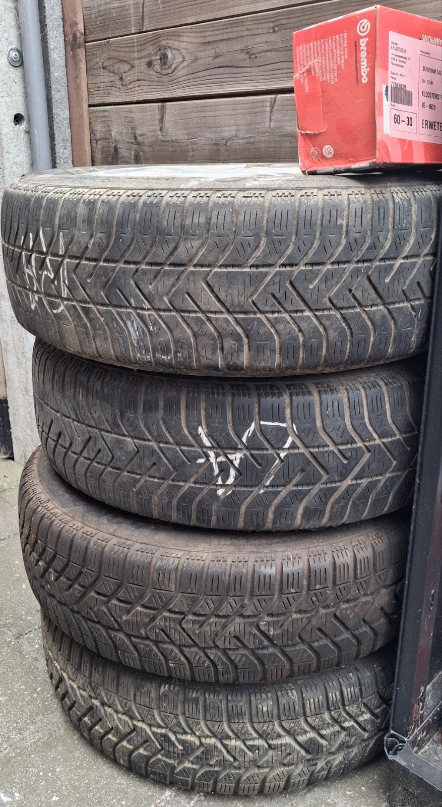 pneus d'hiver 175/65 R14, Enlèvement