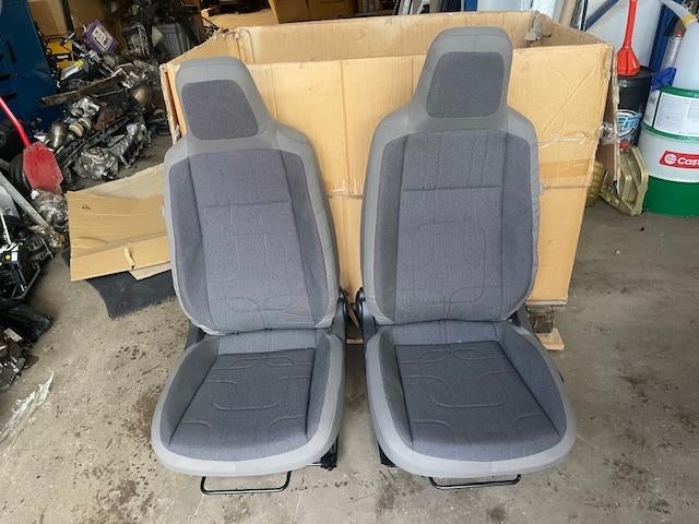 INTERIEUR COMPLET Cross Volkswagen Up! (121), Utilisé, De Bloemendaal 21 21
5221 EB  'S HERTOGENBOSCH, NL, Info@123Parts.nl, Dhr. R. de Gouw