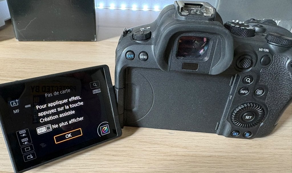 Canon EOS R6 Mark II + grip, objectif Canon RF 85 mm F2, Ophalen, Canon, Zo goed als nieuw, Bodydop