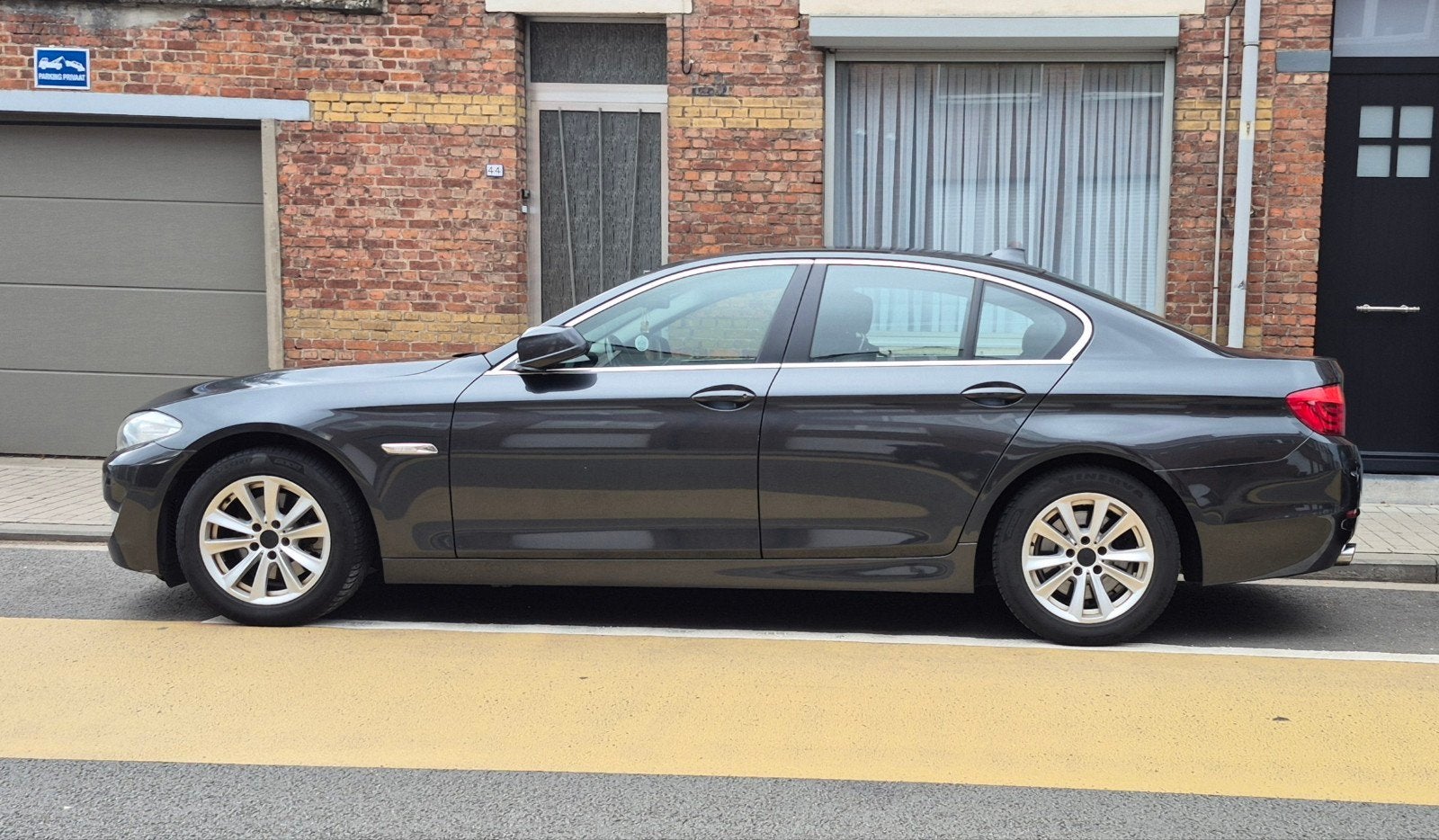 BMW 520D. F10. Distributeur automatique BJ 2010, Autos, BMW, Cuir, 4 portes, Entreprise, Carnet d'entretien