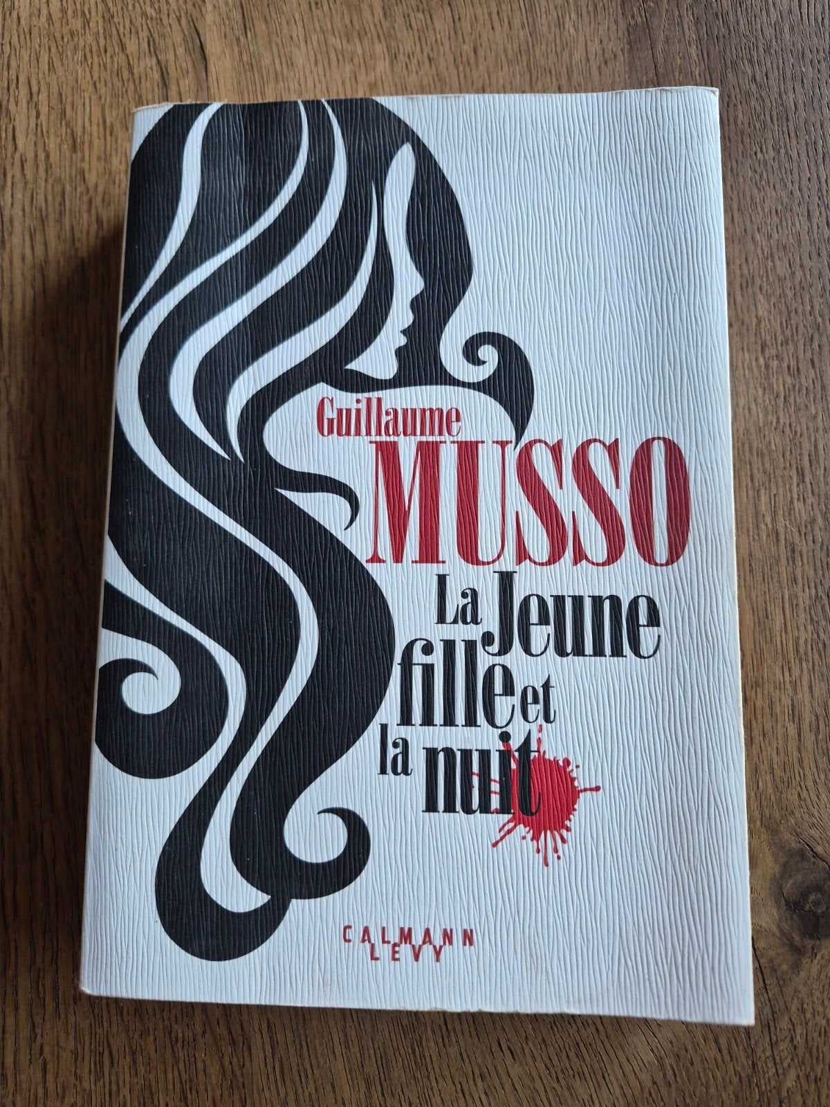 Livre broché" La jeune fille et la nuit" de Guillaume Musso, Livres, Romans, Utilisé, Europe autre, Enlèvement ou Envoi