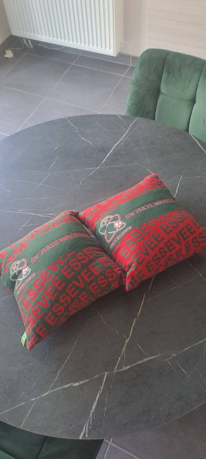 Kussentjes Essevee, Ophalen