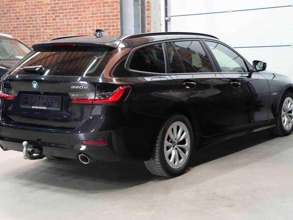 BMW 320 eA Plug in Hybride Trekhaak Leder Camera Garantie, Auto's, BMW, Automaat, 1998 cc, Bi-Xenon koplampen, Gebruikt