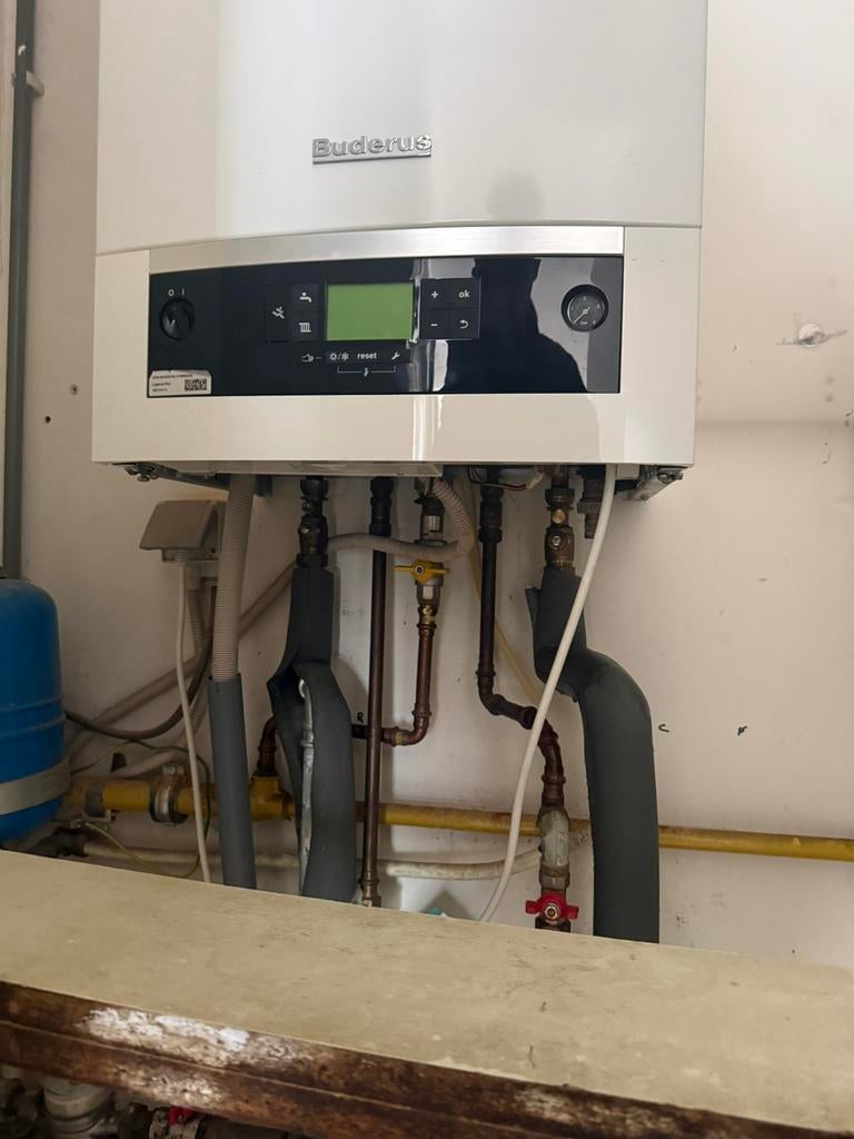 Technicien CV — Pas d'eau chaude ? Appelez immédiatement, Enlèvement, Comme neuf