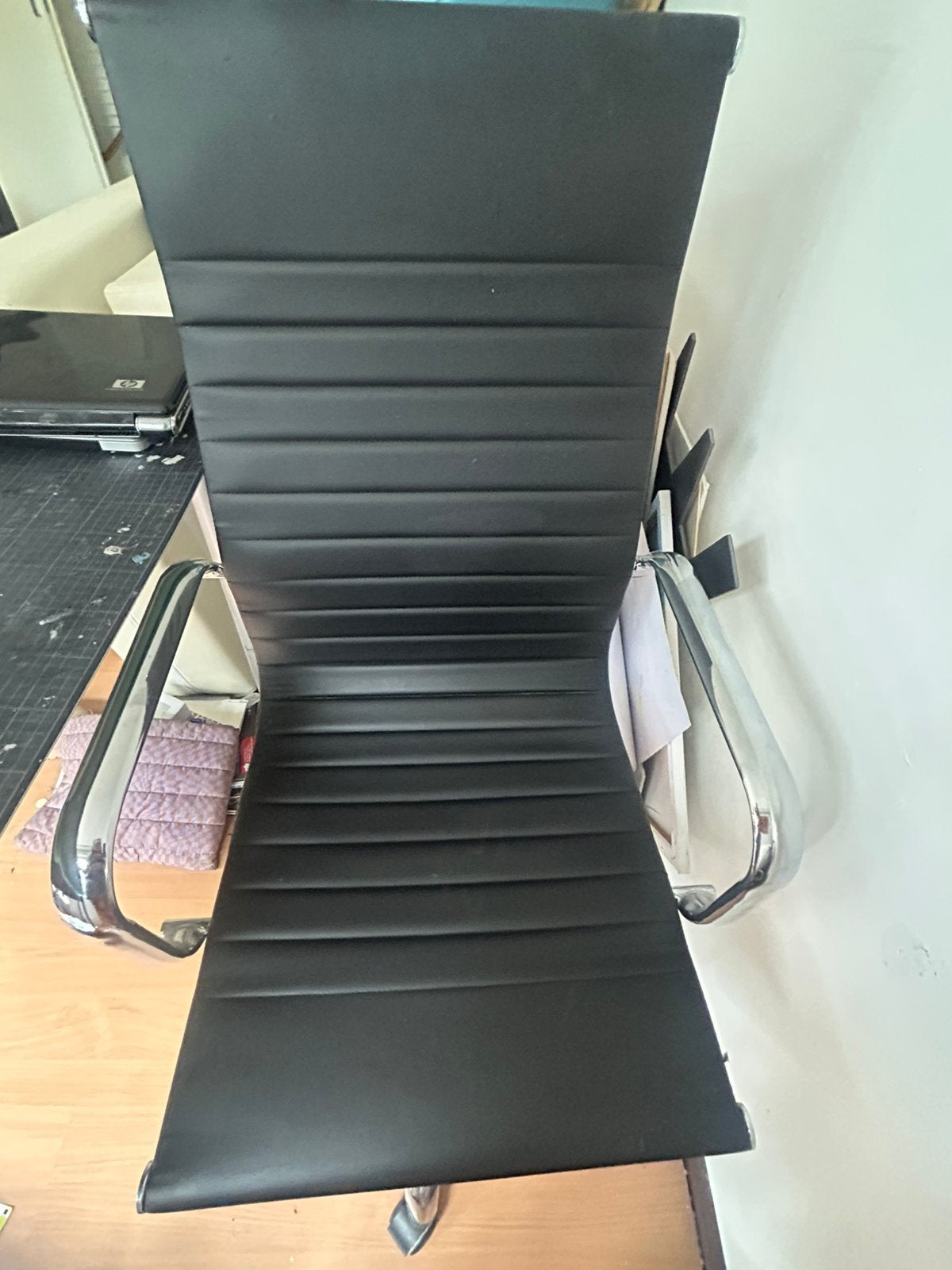 Chaise de bureau noir faux cuir, Enlèvement, Utilisé, Noir, Chaise de bureau