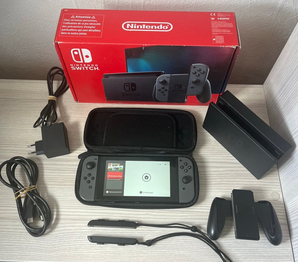 Nintendo Switch V2, Enlèvement ou Envoi, Comme neuf, Avec 2 manettes, Switch 2019 Upgrade