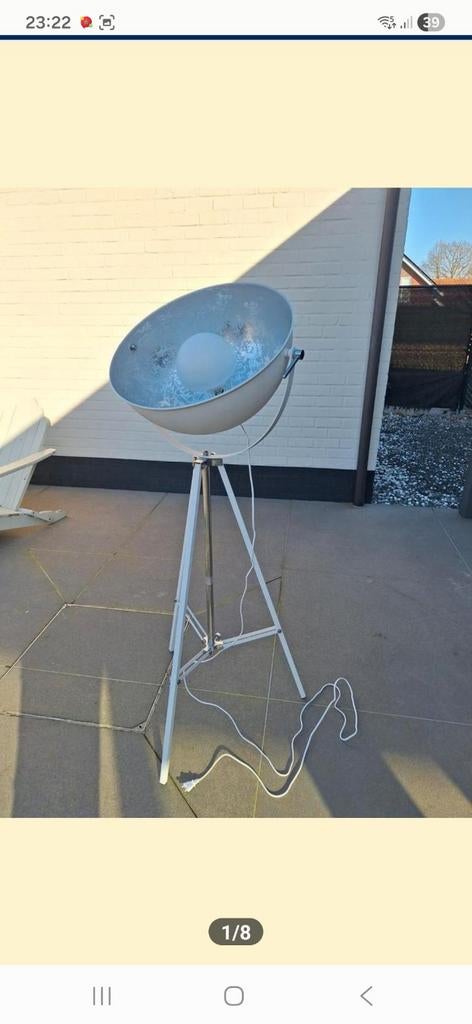 Staande witte lamp, Huis en Inrichting, Lampen | Vloerlampen, Ophalen