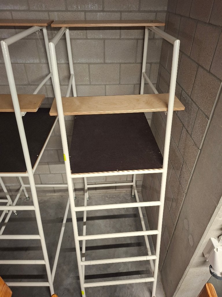 Scheidsrechterstoelen voor volleybal, Ophalen
