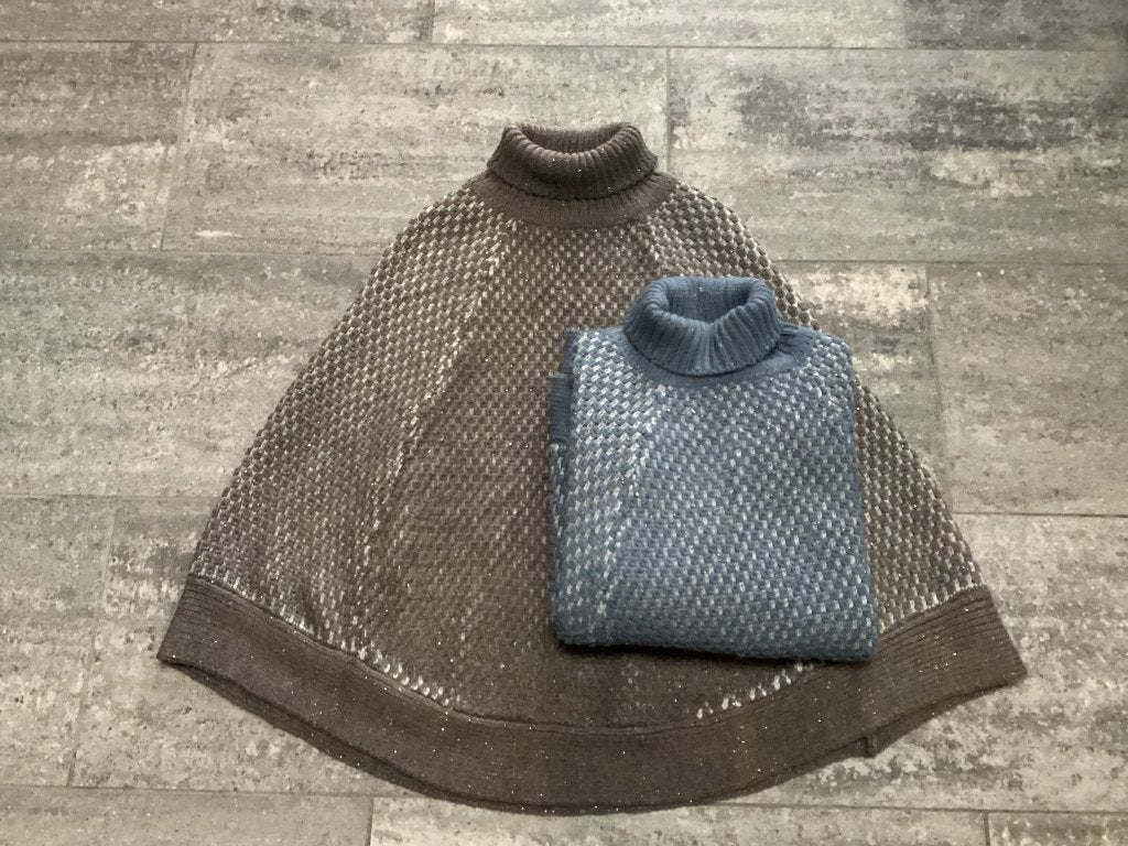 Poncho / cape Four roses nieuw, Meerkleurig, Maat 42/44 (L), Nieuw, Ophalen of Verzenden
