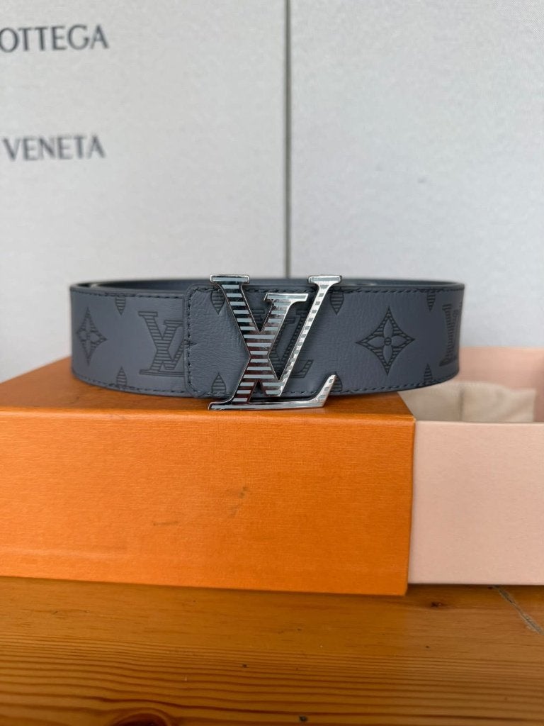 Ceinture Louis Vuitton LV Shadow 40mm grise 95cm, Vêtements | Hommes, Cuir véritable, Enlèvement ou Envoi, 95 à 105 cm, Autres couleurs