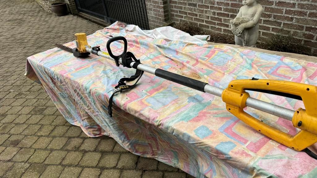 Heggeschaar met uittrekbare steel, Ophalen, Gebruikt, Elektrisch