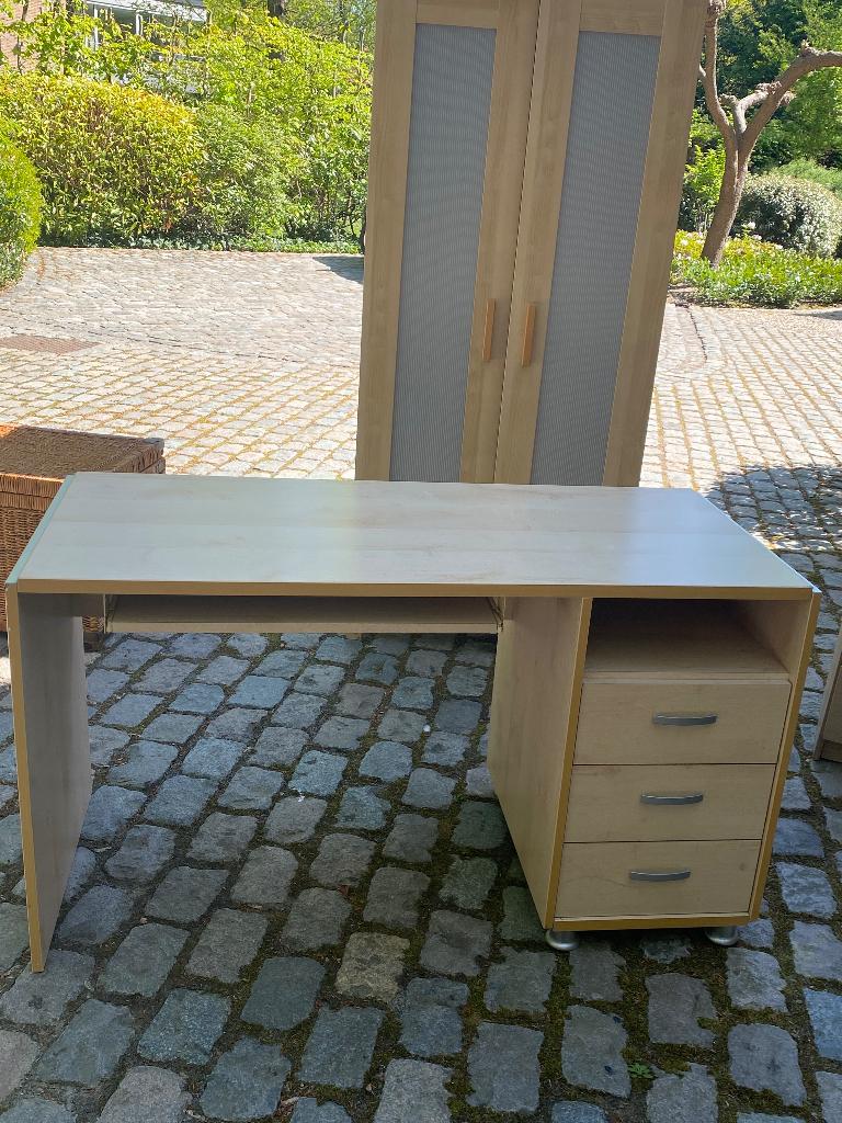 Kinderbureau en kast en nachtkastje en mand, Enlèvement, Utilisé
