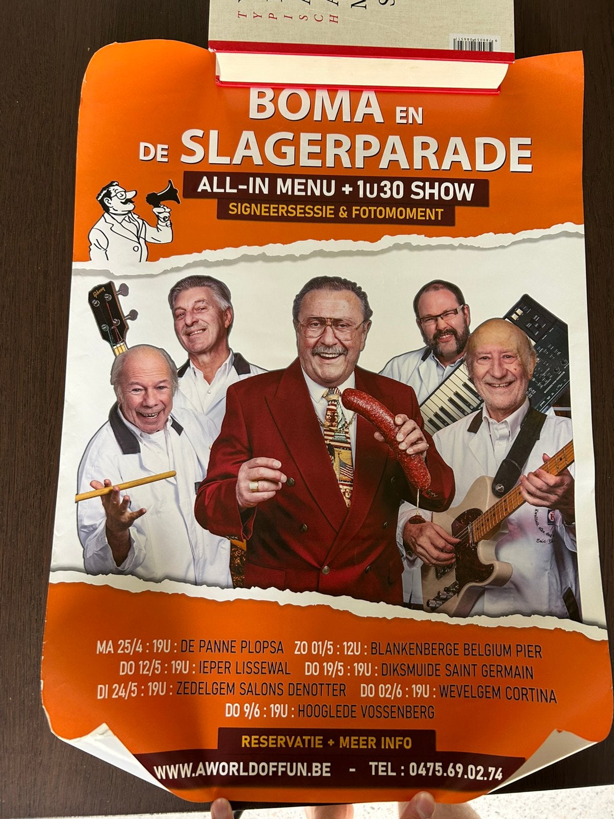 Affiche Boma et le défilé des bouchers - FC DE KAMPIOENEN, Neuf, Enlèvement ou Envoi, Rectangulaire vertical, A1 jusqu'à A3