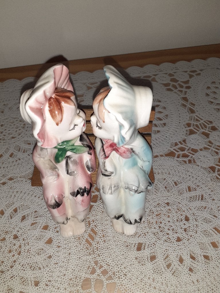 Un couple sur un banc porcelaine - sel et poivre - vintage, Enlèvement