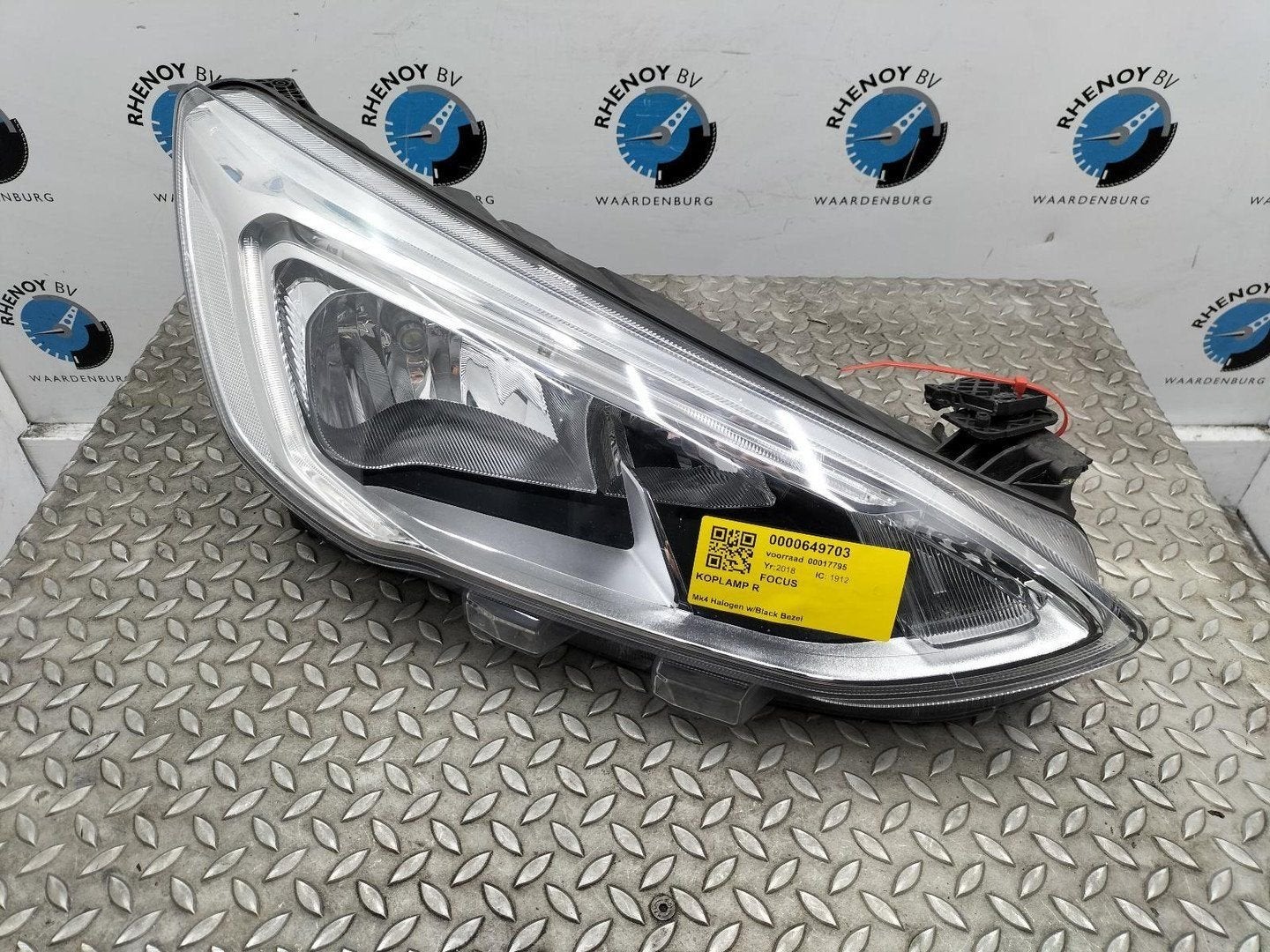 FORD FOCUS 1.0 EcoB. Tr Ed. bns  KOPLAMP R 2018, Enlèvement ou Envoi, Utilisé, ARN reconnu