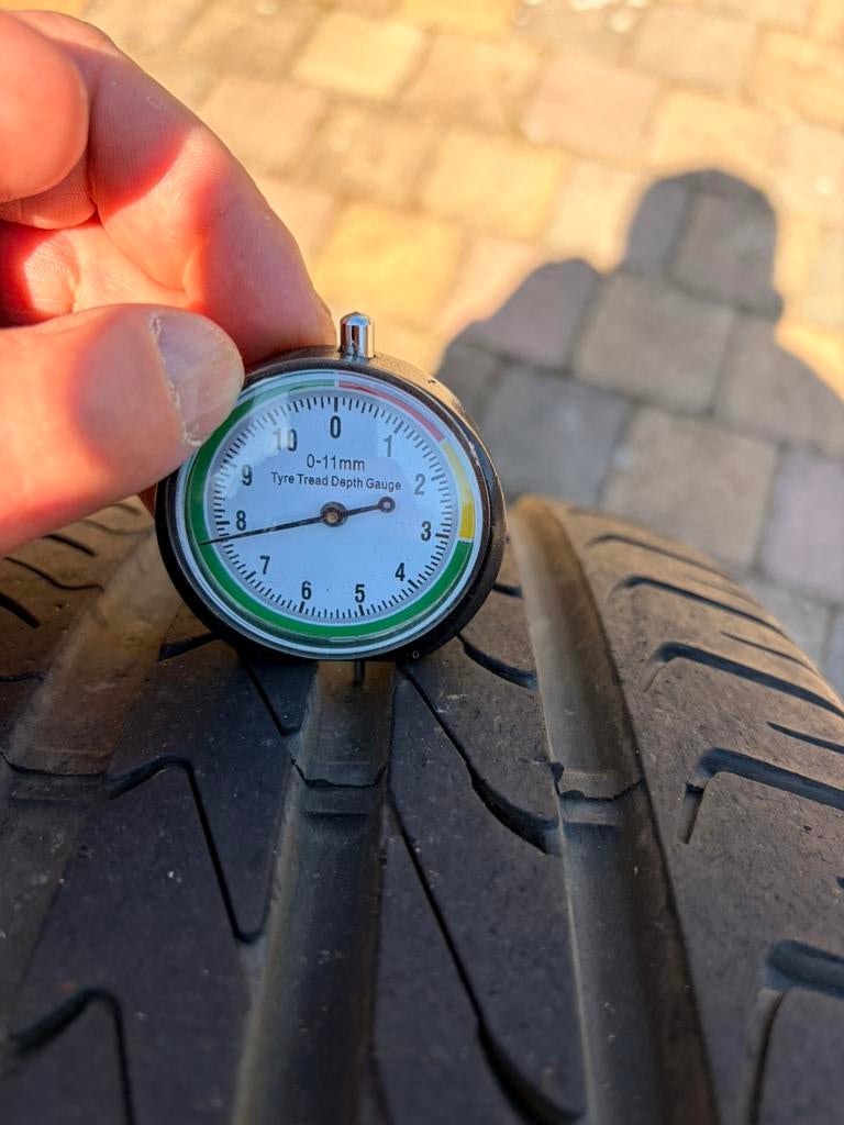 2 banden 235 45 18 in perfecte staat., Auto-onderdelen, Banden en Velgen, Ophalen, Band(en)