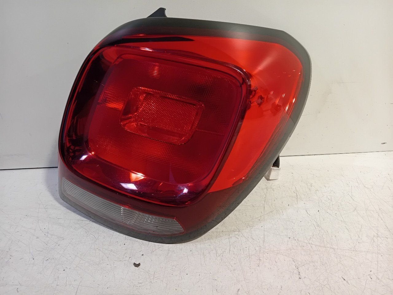 Achterlicht carrosserie rechts Citroën C1, Onderdelen@venauto.nl, Van der Ven Autorecycling B.V., Gebruikt, Ettenseweg 76, 4706 PB Roosendaal, The Netherlands